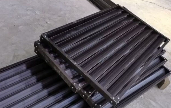 供应锌钢百叶窗厂家